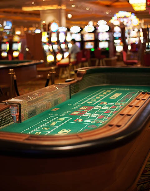 Money Train slot interface showing multiplier train and cascading reels at mas4d