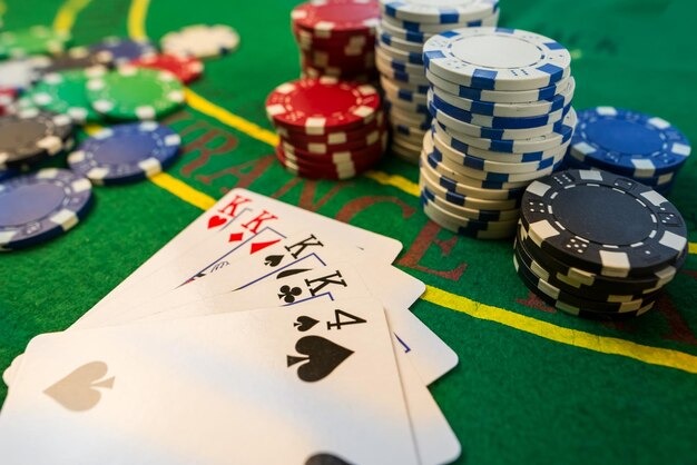 Place bets with fold/call/raise In-game betting interface with fold, call, and raise buttons